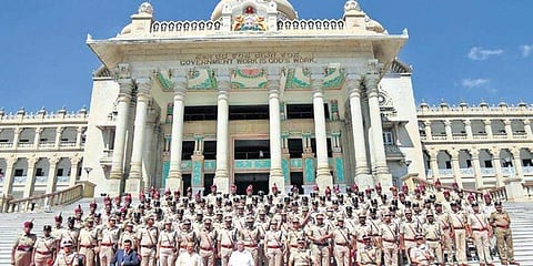 ಪೊಲೀಸರಿಗೆ ಪ್ರಶಸ್ತಿ ಪ್ರದಾನ