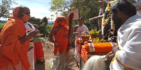 ವಿಶ್ವದ ಅತಿ ಎತ್ತರದ ಭಕ್ತಿ ಹನುಮಾನ್ ಮೂರ್ತಿ ನಿರ್ಮಾಣಕ್ಕೆ ಕಿಷ್ಕಿಂಧೆಯಲ್ಲಿ ಪೇಜಾವರ ಶ್ರೀಗಳಿಂದ ಶಿಲಾನ್ಯಾಸ