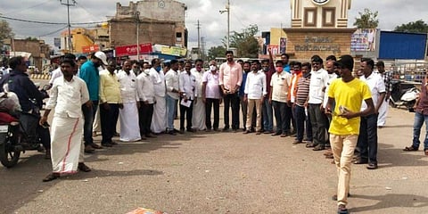 ಸಂಭ್ರದಲ್ಲಿರುವ ಕೂಡ್ಲಿಗಿ ನಿವಾಸಿಗಳು