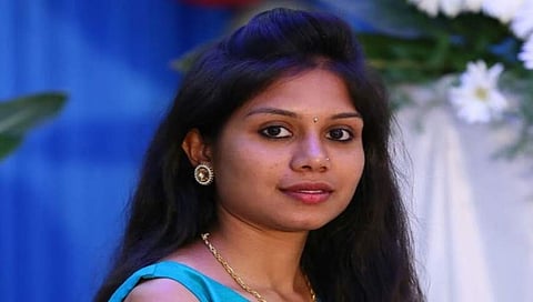 ಆತ್ಮಹತ್ಯೆಗೆ ಶರಣಾದ ರೇಖಾ