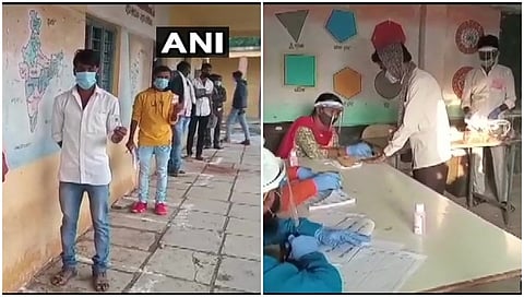 ಸರದಿಯಲ್ಲಿ ನಿಂತಿರುವ ಮತದಾರರು, ಬಲಚಿತ್ರದಲ್ಲಿ ಮತದಾನ ಪ್ರಕ್ರಿಯೆ