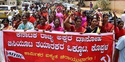 ಬಿಸಿಯೂಟ ಕಾರ್ಯಕರ್ತರ ಧರಣಿ