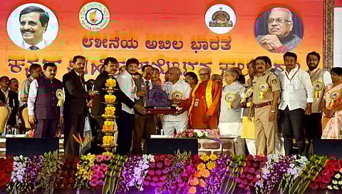 ಪರಭಾಷೆ ವ್ಯಾಮೋಹ ಬಿಟ್ಟು ಕನ್ನಡ ಭಾಷೆಯನ್ನು ಆರಾಧಿಸಿ: ಗೋವಿಂದ ಕಾರಜೋಳ