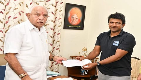 ಮುಖ್ಯಮಂತ್ರಿಗಳಿಗೆ ಪರಿಹಾರದ ಚೆಕ್ ಹಸ್ತಾಂತರ