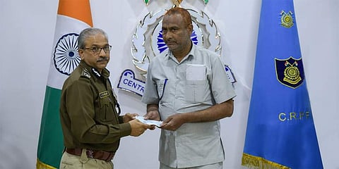 ಯೋಧ ಅಲಿಶ್ ಗೆ ಚೆಕ್ ವಿತರಣೆ