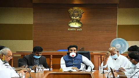 ಕೊಪ್ಪಳದಲ್ಲಿ ನಿನ್ನೆ ಪರಿಶೀಲನಾ ಸಭೆ ನಡೆಸಿದ ಆರೋಗ್ಯ ಸಚಿವ ಬಿ ಶ್ರೀರಾಮುಲು