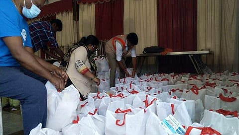 ಆಹಾರ ಪಟ್ಟಣ ಸಂಗ್ರಹಿಸುತ್ತಿರುವ ಸಂಪತ್