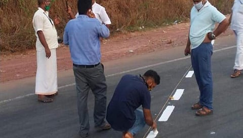 ಕರ್ನಾಟಕ-ಕೇರಳ ಗಡಿಭಾಗದಲ್ಲಿ ಸಮೀಕ್ಷೆ ಅಧಿಕಾರಿಗಳು ಸರ್ವೆ ನಡೆಸುತ್ತಿರುವುದು