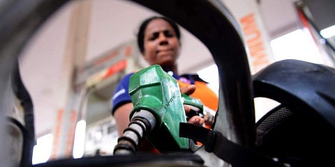 ಪೆಟ್ರೋಲ್, ಡೀಸೆಲ್ ದರ ಏರಿಕೆ: ಅನುಕ್ರಮವಾಗಿ ಪ್ರತಿ ಲೀಟರ್ ಗೆ 1.67, 7.10 ರೂಪಾಯಿ ಹೆಚ್ಚಳ