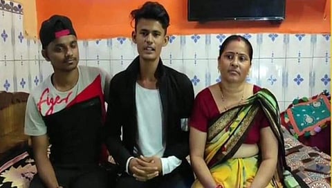 ಕುಟುಂಬದವರೊಂದಿಗೆ ಯುವ ರಾಜ್