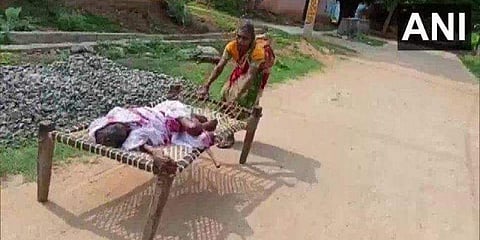 ತಾಯಿ ಎಳೆತಂದ ಒಡಿಶಾ ಮಹಿಳೆ