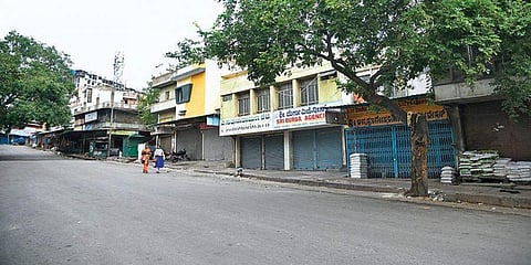 ಎಪಿಎಂಪಿ ಮಾರುಕಟ್ಟೆಯಲ್ಲಿ ಬಂದ್ ಆಗಿರುವ ಅಂಗಡಿಗಳು