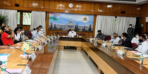 ಖಾಸಗಿ ವೈದ್ಯಕೀಯ ಕಾಲೇಜುಗಳಲ್ಲಿ ನಾಳೆಯಿಂದಲೇ ಶೆ. 50 ಹಾಸಿಗೆ ಒದಗಿಸಲು ಮುಖ್ಯಮಂತ್ರಿ ಸೂಚನೆ