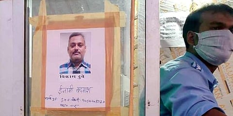 ಕಾನ್ಪುರ ಎನ್ ಕೌಂಟರ್: 10 ಪೊಲೀಸ್ ಪೇದೆಗಳ ವರ್ಗಾವಣೆ