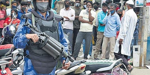 ಸ್ಥಳದಲ್ಲಿರುವ ಭದ್ರತಾ ಸಿಬ್ಬಂದಿಗಳು