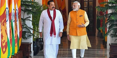 ಲಂಕಾ ಪ್ರಧಾನಿ ಮಹಿಂದಾ ರಾಜಪಕ್ಸ ಜೊತೆ ಪ್ರಧಾನಿ ನರೇಂದ್ರ ಮೋದಿ (ಸಂಗ್ರಹ ಚಿತ್ರ)