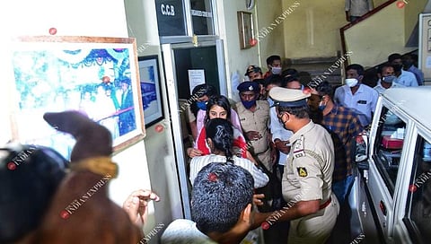 ಸಿಸಿಬಿ ಕಚೇರಿಯಲ್ಲಿ ನಟಿ ಸಂಜನಾ