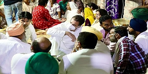 ರೈತರೊಂದಿಗೆ ಪ್ರತಿಭಟನೆಯಲ್ಲಿ ರಾಹುಲ್ ಗಾಂಧಿ