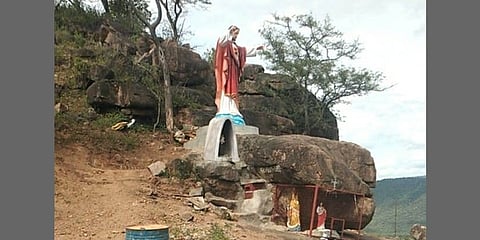 ಅಭಯಾರಣ್ಯದಲ್ಲಿ ಯೇಸು ಪ್ರತಿಮೆ