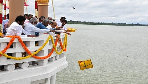ಕಬಿನಿ ಜಲಾಶಯಕ್ಕೆ ಸಿಎಂ ಬಾಗಿನ ಅರ್ಪಣೆ