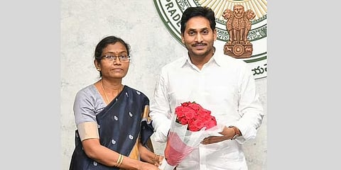 ಆಂಧ್ರ ಸಿಎಂ ಜಗನ್ ಮೋಹನ್ ರೆಡ್ಡಿ ಜತೆ ಜಿ ಸುಧಾ