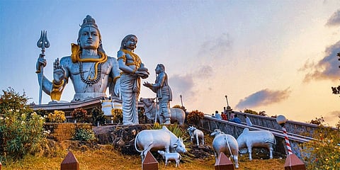 ಖ್ಯಾತ ಪ್ರವಾಸಿ ತಾಣ ಮುರುಡೇಶ್ವರ