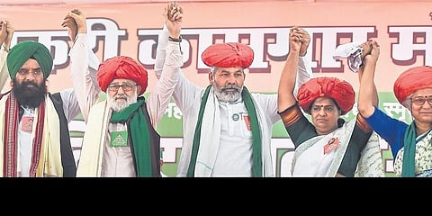 ಮುಂಬೈ ನಲ್ಲಿ ನಡೆದ ಮಹಾಪಂಚಾಯತ್ ನಲ್ಲಿ ರೈತ ಮುಖಂಡರು