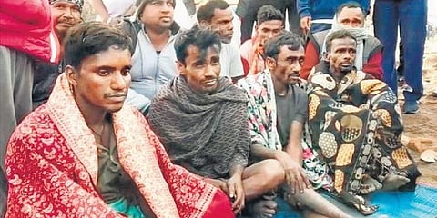 ಗಣಿ ಕಾರ್ಮಿಕರು ವಿಶ್ರಾಂತಿ ಪಡೆಯುತ್ತಿರುವುದು