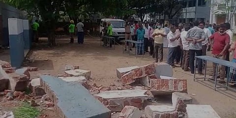 ಶಾಲೆಯ ಗೋಡೆ ಕುಸಿತ