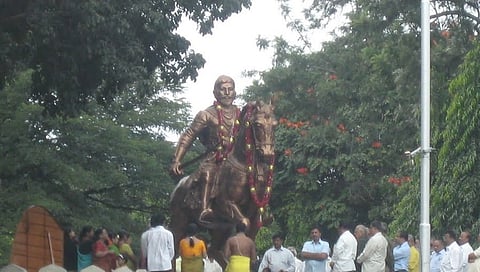ಸ್ಯಾಂಕಿ ಕೆರೆಯ ಹತ್ತಿರವಿರುವ ಶಿವಾಜಿ ಪ್ರತಿಮೆ