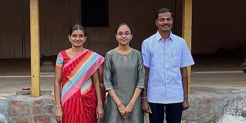ಹೆತ್ತವರೊಂದಿಗೆ ಸ್ವೇಗಾ ಸ್ವಾಮಿನಾಥನ್