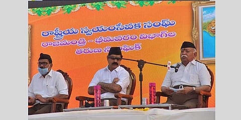 ಕಾರ್ಯಕ್ರಮದಲ್ಲಿ ಮಾತನಾಡುತ್ತಿರುವ ಮೋಹನ್ ಭಾಗವತ್