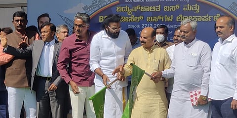 ವಿದ್ಯುತ್ ಚಾಲಿತ ಬಸ್ ಮತ್ತು ಬಿಎಸ್-6 ಡೀಸೆಲ್ ಬಸ್ಗಳಿಗೆ ಸಿಎಂ ಚಾಲನೆ