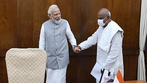 ದೆಹಲಿಯಲ್ಲಿ ಮಾಜಿ ಪ್ರಧಾನಿ ದೇವೇಗೌಡರನ್ನು ಸೌಹಾರ್ದಯುತವಾಗಿ ಬರಮಾಡಿಕೊಂಡ ಪ್ರಧಾನಿ ನರೇಂದ್ರ ಮೋದಿ