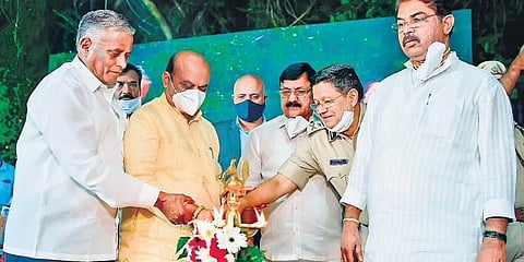 ಕಾರ್ಯಕ್ರಮದಲ್ಲಿ ಸಿಎಂ ಬೊಮ್ಮಾಯಿ ಹಾಗೂ ಇತರೆ ಸಚಿವರು ಹಾಜರಿರುವುದು.