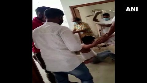 ವೈದ್ಯರ ಮೇಲೆ ಕೋವಿಡ್ ನಿಂದ ಮೃತಪಟ್ಟ ರೋಗಿಯ ಸಂಬಂಧಿಕರಿಂದ ಹಲ್ಲೆ