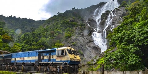 ದೂದ್ ಸಾಗರ್ ಜಲಪಾತದ ದೃಶ್ಯ (ಸಂಗ್ರಹ ಚಿತ್ರ)