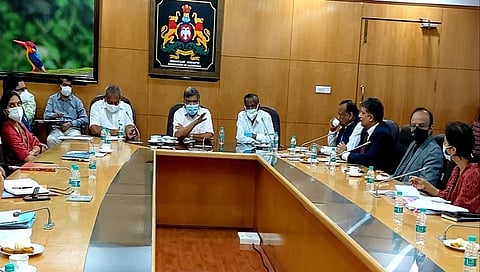 ಅಧಿಕಾರಿಗಳ ಸಭೆಯಲ್ಲಿ ಸಚಿವರಾದ ಜಗದೀಶ್ ಶೆಟ್ಟರ್, ಬೈರತಿ ಬಸವರಾಜ್, ಎಂಟಿಬಿ ನಾಗರಾಜ್