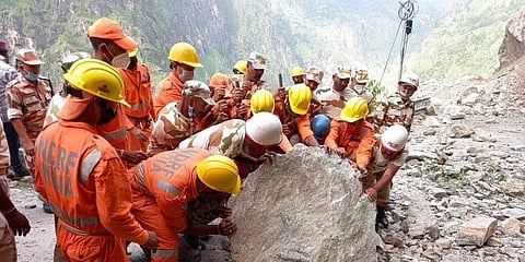 ರಕ್ಷಣಾ ಕಾರ್ಯಾಚರಣೆಯಲ್ಲಿ ಎನ್ ಡಿಆರ್ ಎಫ್ ಸಿಬ್ಬಂದಿ
