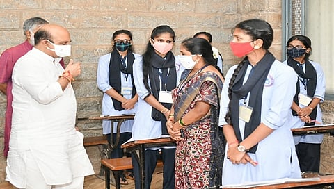 ಸಿಎಂ ಬೊಮ್ಮಾಯಿಯವರು ಇಂದು ಬೆಂಗಳೂರಿನ ಮಲ್ಲೇಶ್ವರಂ ಸರ್ಕಾರಿ ಪದವಿ ಪೂರ್ವ ಕಾಲೇಜಿಗೆ ಭೇಟಿ ನೀಡಿ ಪರಿಶೀಲಿಸಿದರು