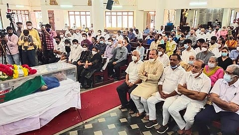 ಉಡುಪಿಯ ಚರ್ಚ್ ನಲ್ಲಿ ಕಾಂಗ್ರೆಸ್ ಹಿರಿಯ ನಾಯಕ ಆಸ್ಕರ್ ಫರ್ನಾಂಡಿಸ್ ಮೃತದೇಹ