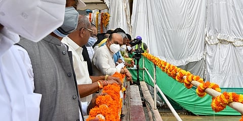 ಕಂಟೋನ್ಮೆಂಟ್ ನಿಂದ ಶಿವಾಜಿನಗರ ನಿಲ್ದಾಣದ ವರೆಗೆ ಸುರಂಗ ಮಾರ್ಗ ಕೊರೆದ ಟಿಬಿಎಂ ಊರ್ಜಾ ಯಂತ್ರವು ಹೊರಗೆ ಬರುವುದನ್ನು ವೀಕ್ಷಿಸುತ್ತಿರುವ ಸಿಎಂ