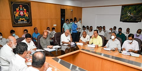 ಸಭೆಯಲ್ಲಿ ಮುಖ್ಯಮಂತ್ರಿ ಬಸವರಾಜ ಬೊಮ್ಮಾಯಿ, ಮಾಜಿ ಸಿಎಂ ಯಡಿಯೂರಪ್ಪ ಮತ್ತಿತರರು