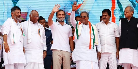 ಬಳ್ಳಾರಿ ಕಾಂಗ್ರೆಸ್ ಸಮಾವೇಶದಲ್ಲಿ ರಾಹುಲ್ ಗಾಂಧಿ, ಸಿದ್ದರಾಮಯ್ಯ, ಡಿಕೆ ಶಿವಕುಮಾರ್, ಮಲ್ಲಿಕಾರ್ಜುನ ಖರ್ಗೆ ಮತ್ತಿತರರು