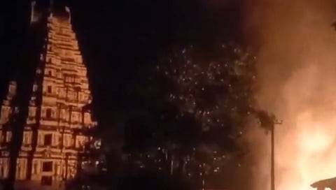 ಹಂಪಿಯಲ್ಲಿ ಅಗ್ನಿ ಅವಘಡ ಸಂಭವಿಸಿರುವುದು.
