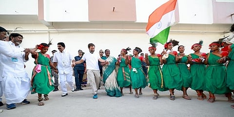 ಬುಡಕಟ್ಟು ಮಹಿಳೆಯರೊಂದಿಗೆ ರಾಹುಲ್ ಡ್ಯಾನ್ಸ್