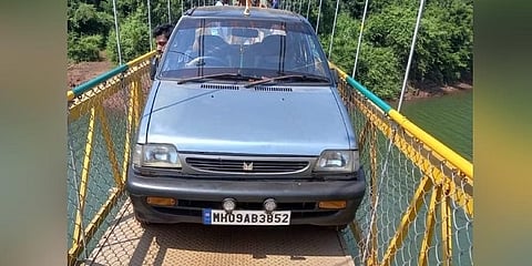 ಸೇತುವೆ ಮೇಲೆ ಕಾರು ಚಲಾಯಿಸಿದ ಯುವಕ