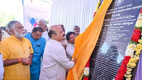 ವಿವೇಕ ಶಾಲಾ ಕೊಠಡಿಗಳ ಯೋಜನೆಗೆ ಶಂಕುಸ್ಥಾಪನೆ ನೆರವೇರಿಸಿದ ಸಿಎಂ ಬೊಮ್ಮಾಯಿ.