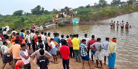 ಕೆರೆ ನೀರಿನಲ್ಲಿ ಮುಳುಗಿ 4 ಸಾವು
