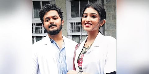 ನಾಟ್ ಔಟ್ ಚಿತ್ರದಲ್ಲಿ ಅಜಯ್ ಪೃಥ್ವಿ ಮತ್ತು ರಚನಾ ಇಂದರ್